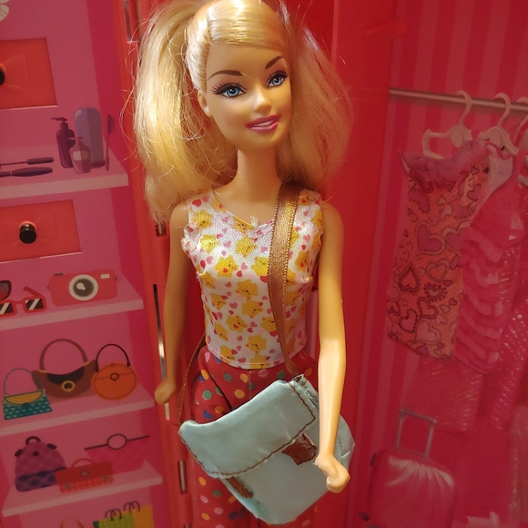 Barbie - Picture 2 of 5